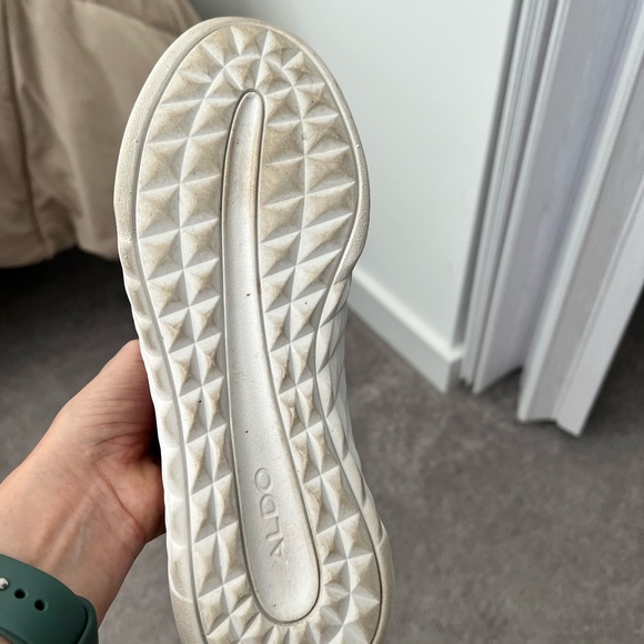 Also shoes - Picture 2 of 4